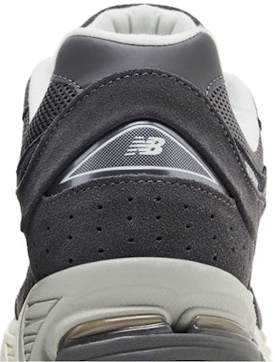 New Balance 2002R ''Monochrome Suede Pack - Kelabu'' M2002RFL Sizing New Balance 2002R ''Monochrome Suede Pack - Kelabu'' M2002RFL