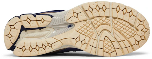 Shop New Balance 2002R '海军蓝米色' M2002RG