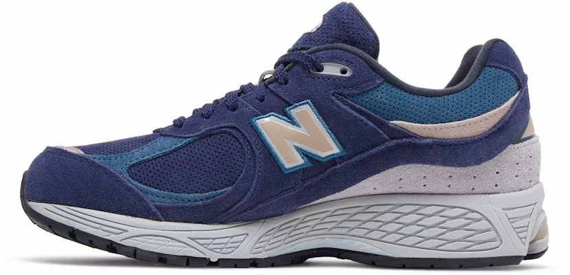 New Balance 2002R 'Navy Pink' M2002RWC Lookbook New Balance 2002R 'Navy Pink' M2002RWC