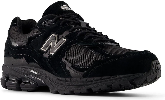 New Balance 2002R「保護包 - 黑色」 U2002DXB Lookbook New Balance 2002R「保護包 - 黑色」 U2002DXB