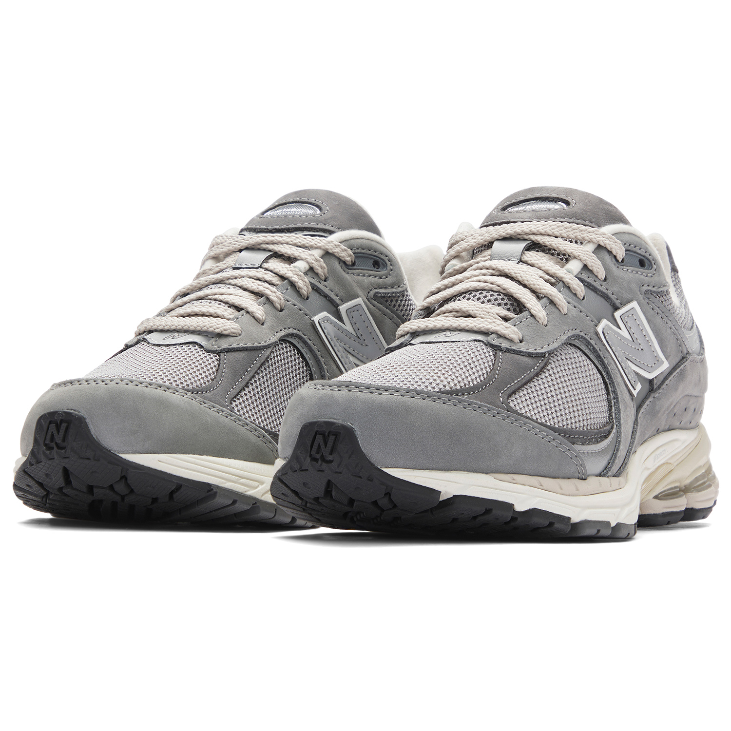 Shop New Balance 2002R '陰影灰' M2002RNM