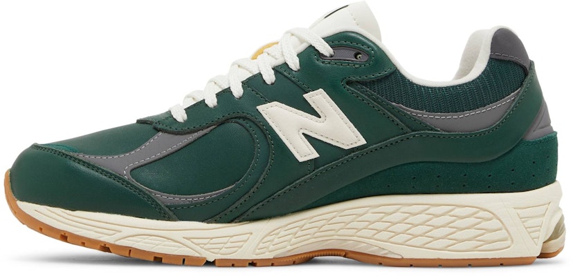 New Balance 2002R 'Vintage Leather Pack - Green' M2002RVI Lookbook New Balance 2002R 'Vintage Leather Pack - Green' M2002RVI