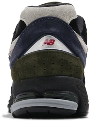 New Balance 2002R 'Tahun Lembu Hitam Hijau' ML2002R9D Lookbook New Balance 2002R 'Tahun Lembu Hitam Hijau' ML2002R9D