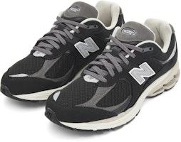 뉴발란스 2002R 블랙 캐슬락 (New Balance 2002R Black Castlerock) M2002RNC Lookbook 뉴발란스 2002R 블랙 캐슬락 (New Balance 2002R Black Castlerock) M2002RNC