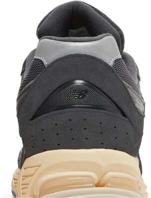 New Balance 2002R Hitam Kelabu Gelap M2002RHO 1