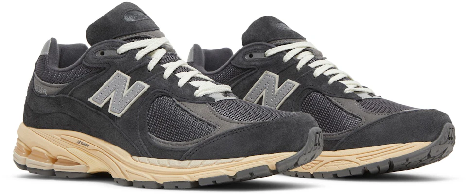 New Balance 2002R Hitam Kelabu Gelap M2002RHO 2