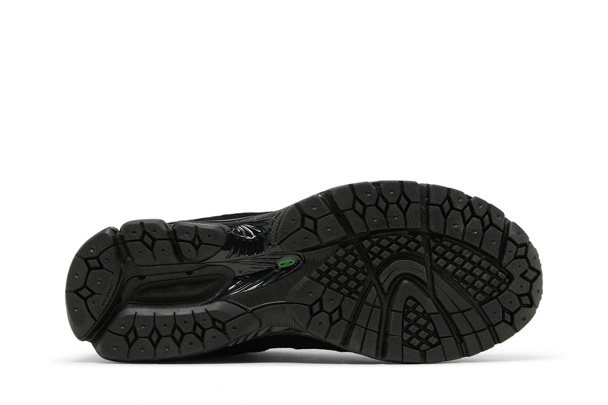 New Balance 2002R Black Green ML2002RO