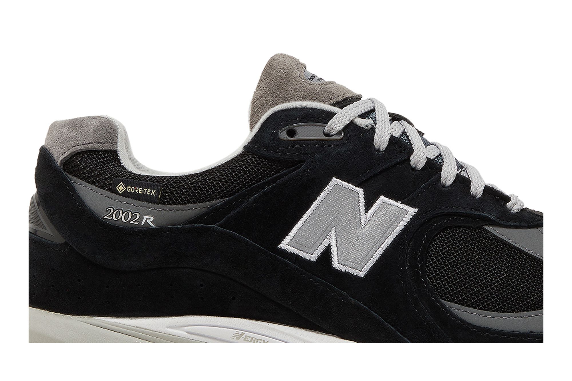 Lookbook New Balance 2002R Gore-Tex 'Black Castlerock' M2002RXD