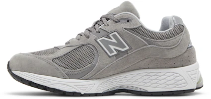Shop New Balance 2002R 灰白色 M2002RJM