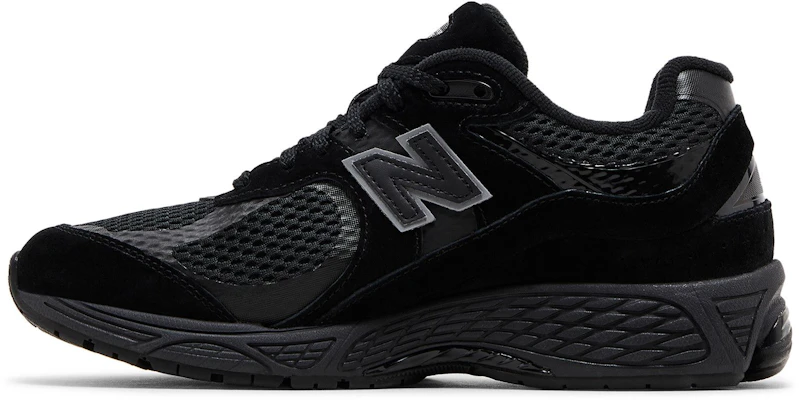 New Balance 2002R Jala Hitam Berkilat M2002WB Lookbook New Balance 2002R Jala Hitam Berkilat M2002WB