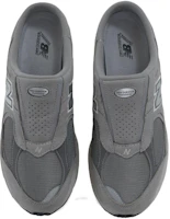 Shop New Balance 2002R 拖鞋 '灰銀色' M2002RMI