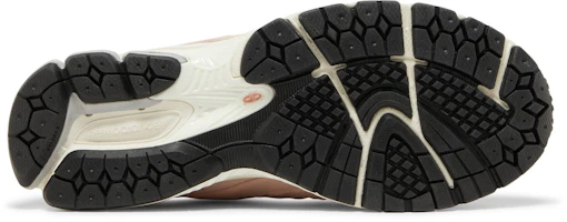 Shop New Balance 2002R 拖鞋款 '粉沙' M2002RMV