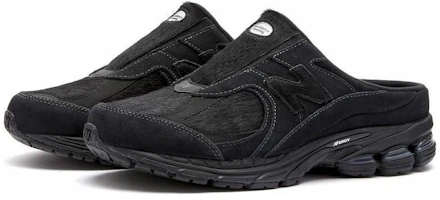 Shop New Balance 2002R 拖鞋『全黑』M2002RMR