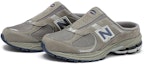 Lookbook New Balance 2002R Mule Kelabu Gelap Navy Gelap M2002RMX
