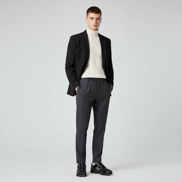 New Balance 204L ''Hitam Timberwolf'' U204LMRA Lookbook New Balance 204L ''Hitam Timberwolf'' U204LMRA