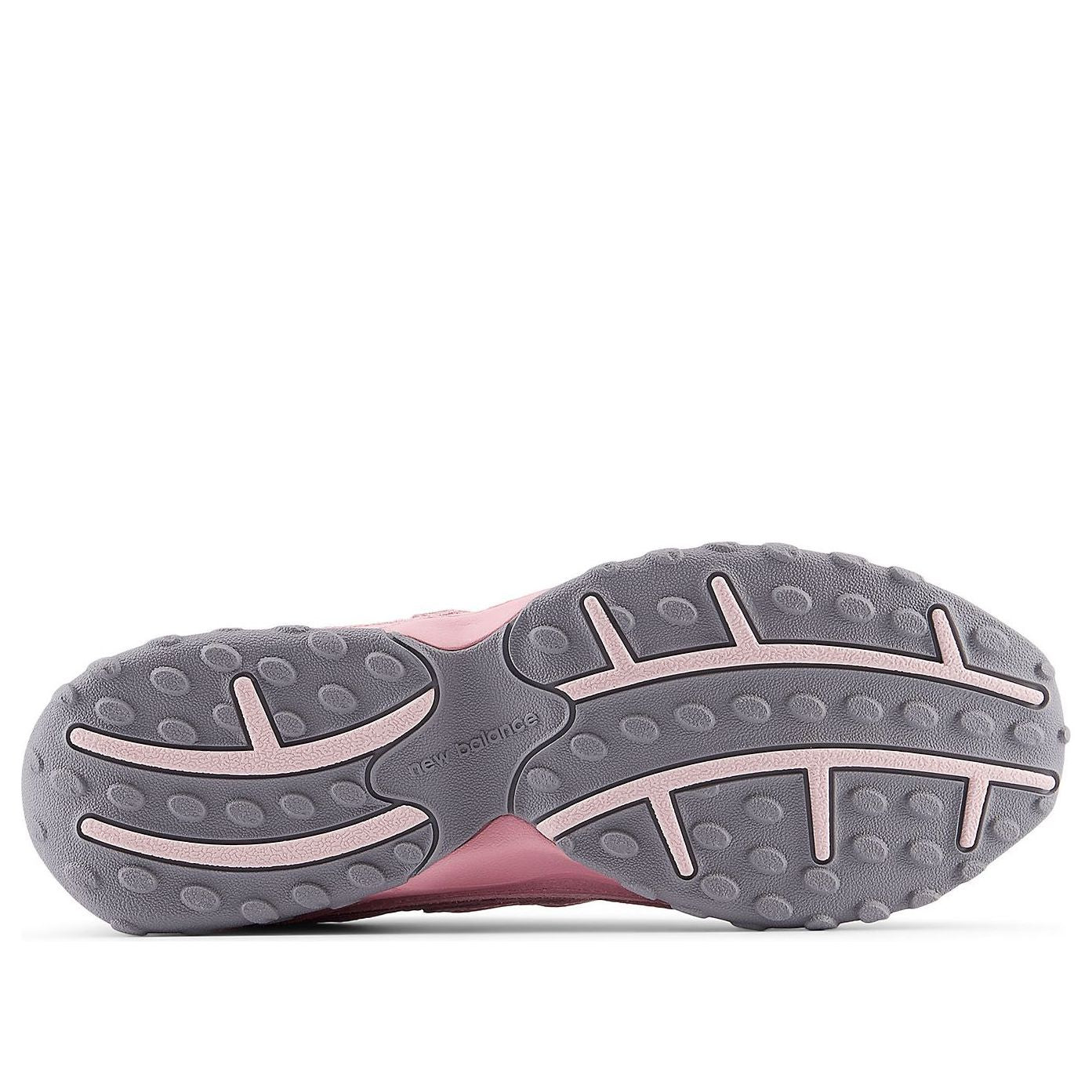 Shop New Balance 204L '粉彩系列 - 粉色' U204LMMD
