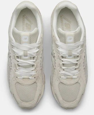 New Balance 204L 休闲鞋 U204L2SZ-D Shop New Balance 204L 休闲鞋 U204L2SZ-D