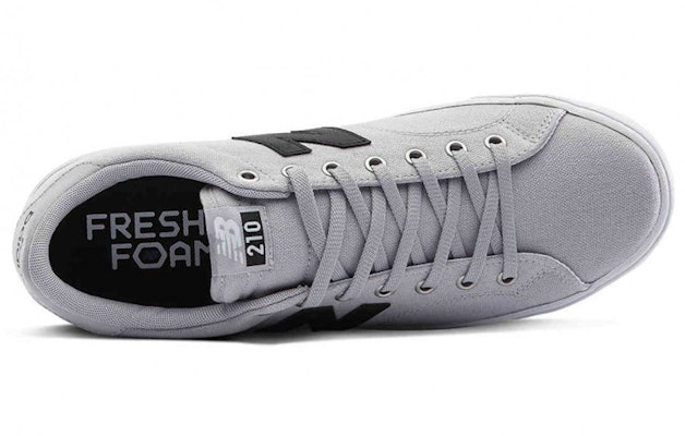 New Balance 210系列 耐磨防滑 低筒運動板鞋 灰黑 Lookbook New Balance 210系列 耐磨防滑 低筒運動板鞋 灰黑
