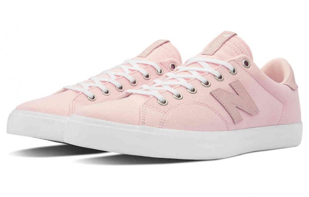 New Balance 210 'Pink' Sepatu Wanita AM210TAP Lookbook New Balance 210 'Pink' Sepatu Wanita AM210TAP