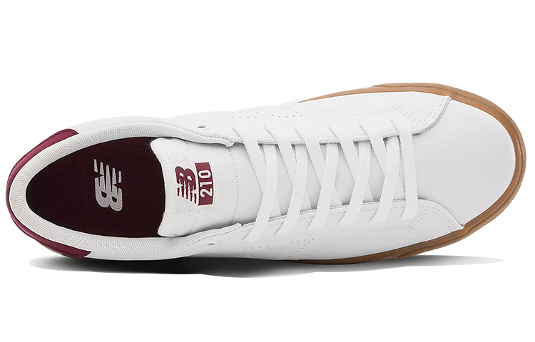 Lookbook New Balance 210 v1 輕便透氣休閒板鞋 白紅色