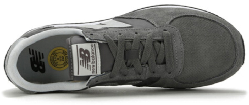 New Balance NB 220 低幫 跑步鞋 男女同款 灰色 Shop New Balance NB 220 低幫 跑步鞋 男女同款 灰色