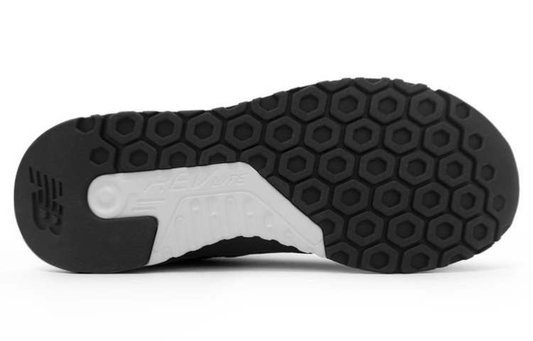 Shop New Balance 247 Seri Low Tops Retro 'Merah' MRL247LV