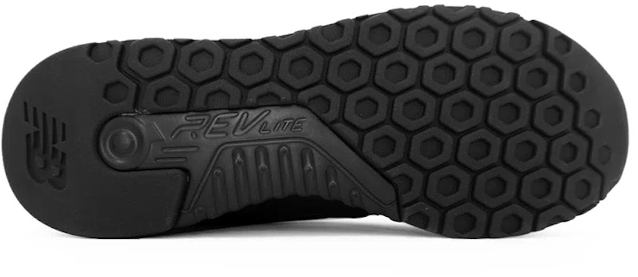 New Balance NB 247 低幫 跑步鞋 男款 純黑 Shop New Balance NB 247 低幫 跑步鞋 男款 純黑