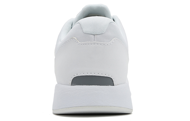 Lookbook New Balance 24系列 白色

新平衡 24系列 白色