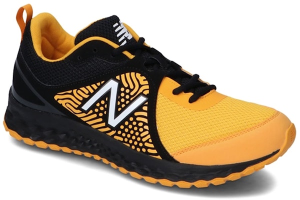New Balance 3000 復古低筒運動跑步鞋 黃。 Lookbook New Balance 3000 復古低筒運動跑步鞋 黃。