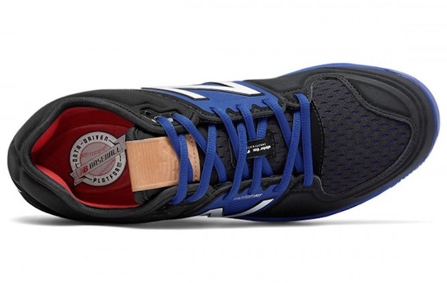 New Balance 3000 v3 Metal 'Hitam Biru' L3000BB3 Lookbook New Balance 3000 v3 Metal 'Hitam Biru' L3000BB3
