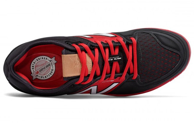 New Balance 3000 v3 Metal 'Hitam Merah' L3000BR3 Lookbook New Balance 3000 v3 Metal 'Hitam Merah' L3000BR3