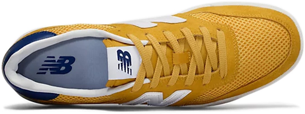 New Balance 300 'Varsity Gold' Sepatu Emas Pria CRT300B2 Lookbook New Balance 300 'Varsity Gold' Sepatu Emas Pria CRT300B2