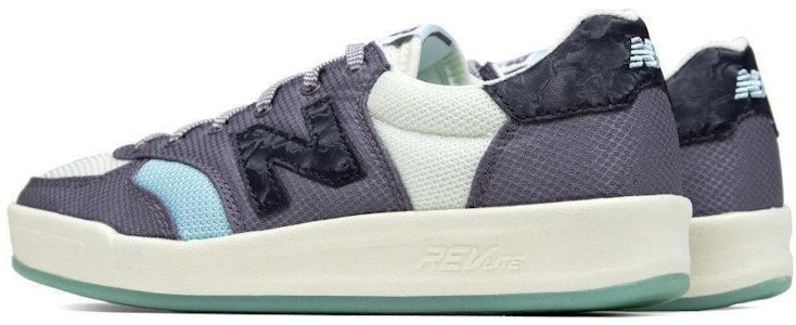 New Balance 300 Low Top 'Abu Putih' Sneakers WRT300UB Lookbook New Balance 300 Low Top 'Abu Putih' Sneakers WRT300UB