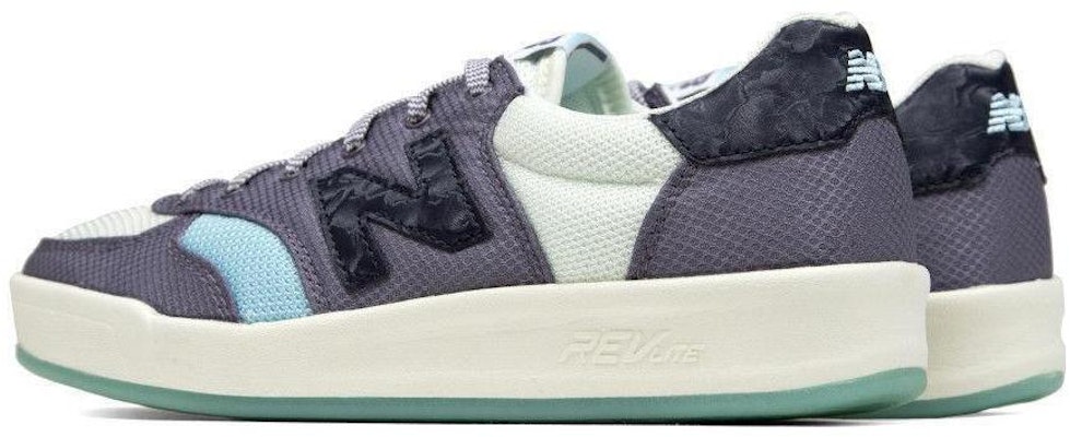 뉴발란스 300 로우탑 그레이화이트 (50 characters) WRT300UB Lookbook 뉴발란스 300 로우탑 그레이화이트 (50 characters) WRT300UB