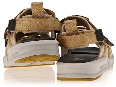 New Balance 3205 輕便舒適 魔鬼氈休閒涼鞋 棕色 Lookbook New Balance 3205 輕便舒適 魔鬼氈休閒涼鞋 棕色