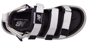 New Balance 3205系列 戶外涼鞋 黑白色 韓風 Shop New Balance 3205系列 戶外涼鞋 黑白色 韓風