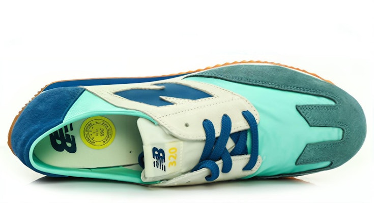 New Balance 320系列 復古跑步鞋 藍色 Shop New Balance 320系列 復古跑步鞋 藍色