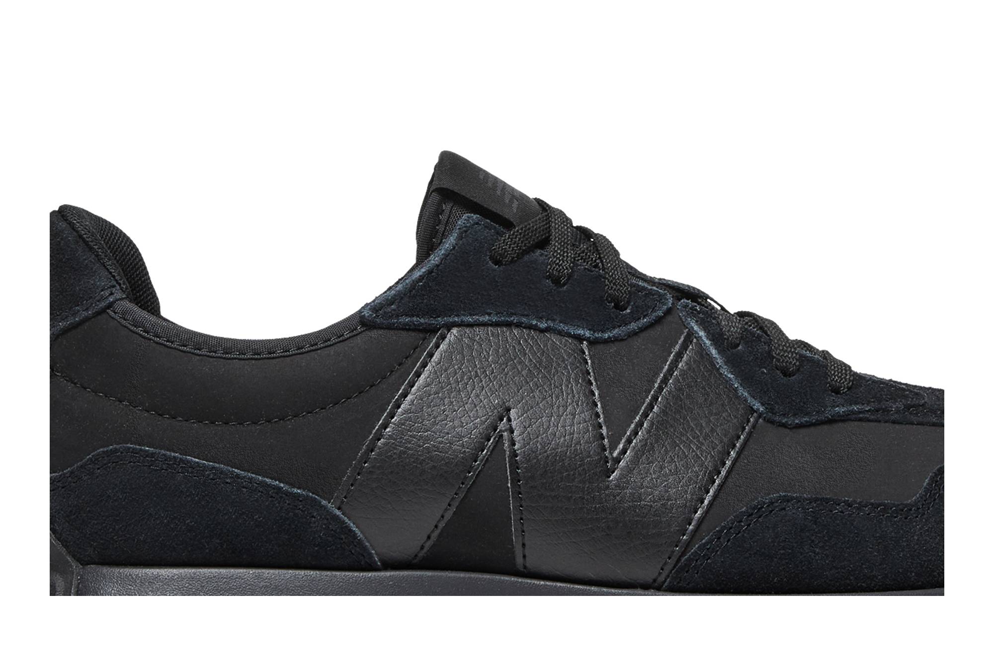 Beli New Balance 327 Triple Black MS327LX1 Novelship