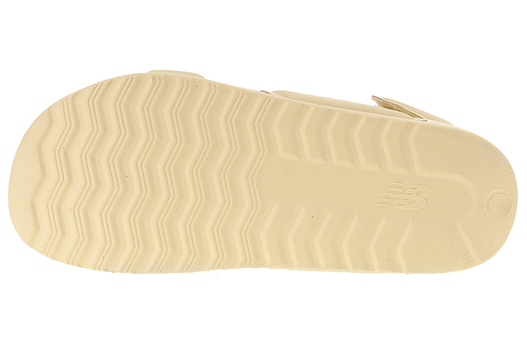 Shop New Balance 3601系列 簡約休閒涼鞋 米黃色 韓版