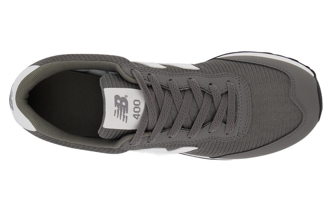 Shop New Balance 400系列 舒適低筒運動鞋 深灰色