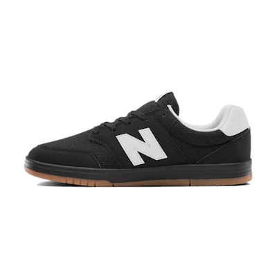 NB 425 'Black White'