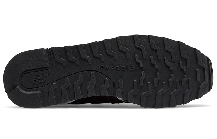 Shop New Balance 446系列防滑透气低帮休闲红鞋 U446BN