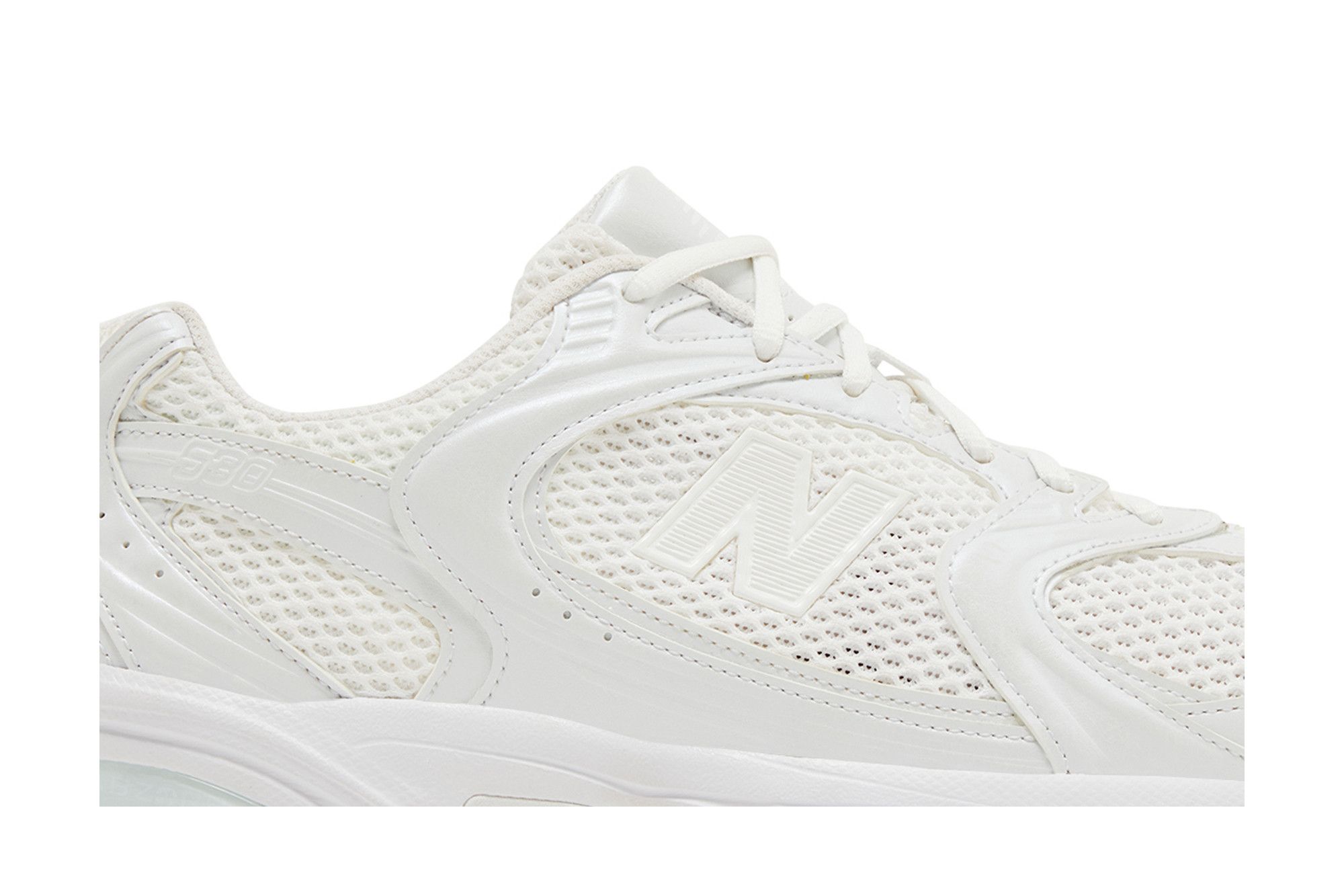 Lookbook New Balance 530 ''Triple White'' Wit MR530PA