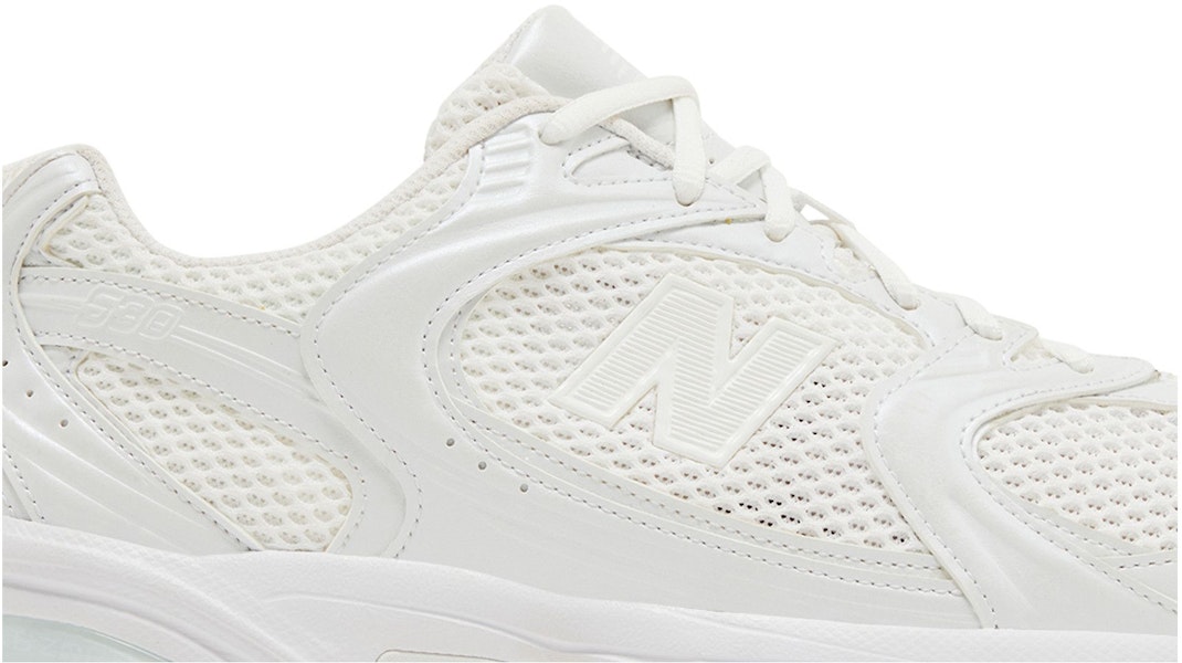 New Balance 530 ''Triple White'' Wit MR530PA Lookbook New Balance 530 ''Triple White'' Wit MR530PA