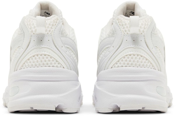 New Balance 530 ''Triple White'' Wit MR530PA Sizing New Balance 530 ''Triple White'' Wit MR530PA