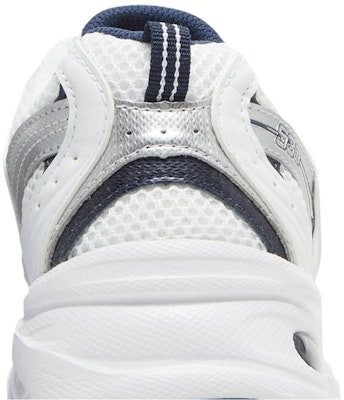 New Balance 530 'Putih Perak Navy' MR530SG Sizing New Balance 530 'Putih Perak Navy' MR530SG
