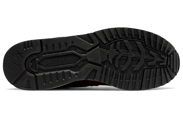 Shop New Balance 530系列 減震防滑 低筒跑步鞋 酒紅色