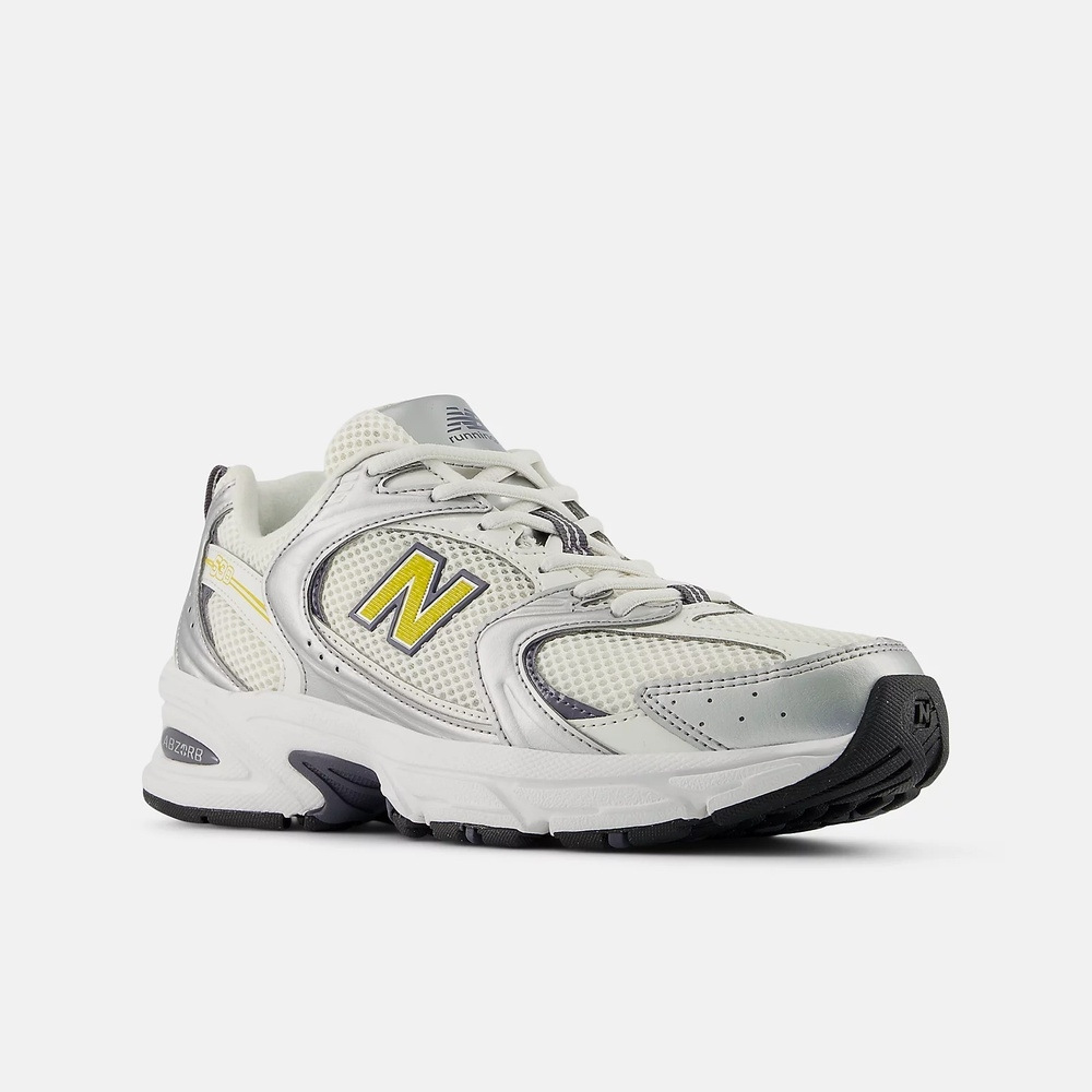 Shop New Balance 530 休閒運動鞋 U530153-D