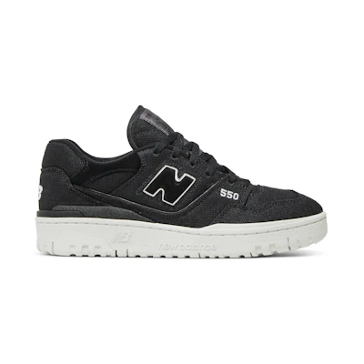 NB 550 'Black Canvas'