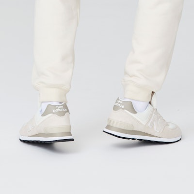 New Balance 574 'Putih Gading' U574SE2 Sizing New Balance 574 'Putih Gading' U574SE2